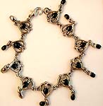 Heart pattern imitation black stone embedded fashion bracelet 