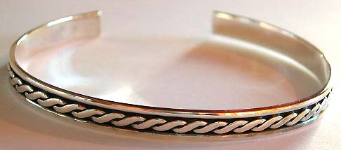 Twisted rope pattern design sterling silver bangle