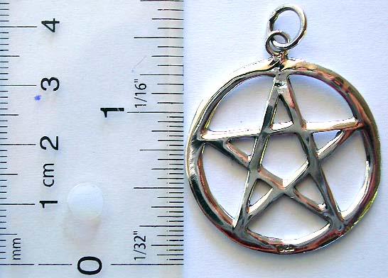 Cut-out thick edge star in circle design sterling silver pendant