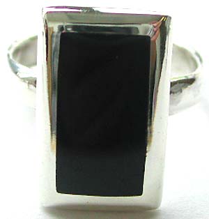 Retangular black onyx embedded sterling silver ring