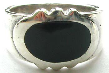 Sterling silver ring with horizontally laid oval shape onyx stone embedded in middle