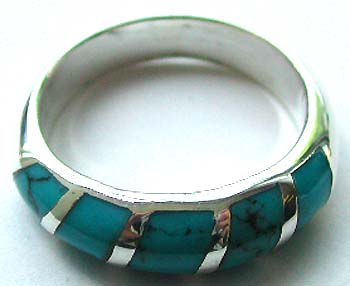 Sterling silver ring with 5 irregular shape turquoise stone embedded in middle