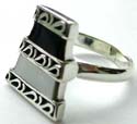 1 onyx stone and 1 white mother of pearl seashell embedded ladder pattern design sterling silver ring