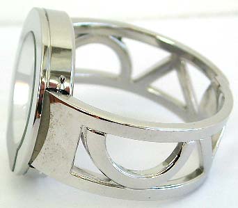 Wholesale hinged bangle quartz watches by jewelry wholesaler and gift supplier.   Assorted designs of lady's cuff bangle.