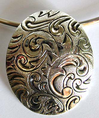Filigree pendant neck Cuff. Fashion silver tone cuff necklace with oval shape pattern decor pendant