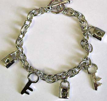 Fashion charm bracelet with key and lock pattern design, toggle clasp for convenient closure 