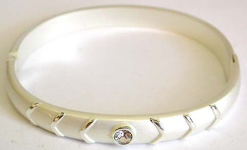 Pure white color fashion bangle bracelet with a mini rounded CZ stone embedded in middle and arrow figure on both sides