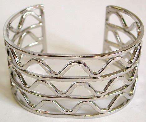 Fashion bangle bracelet with carved-out wave pattern design