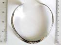 Fashion rounded center design bangle cuff necklace with line pattern decor 