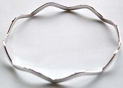 Wavy pattern sterling silver fashion bangle