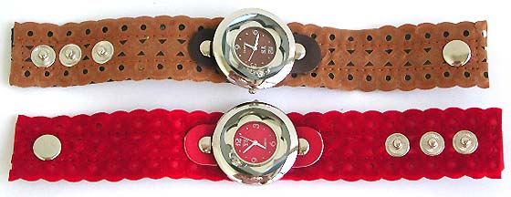 Rounded fashion bracelet watch in color fabric band design and 3 buttons for adjustable fit