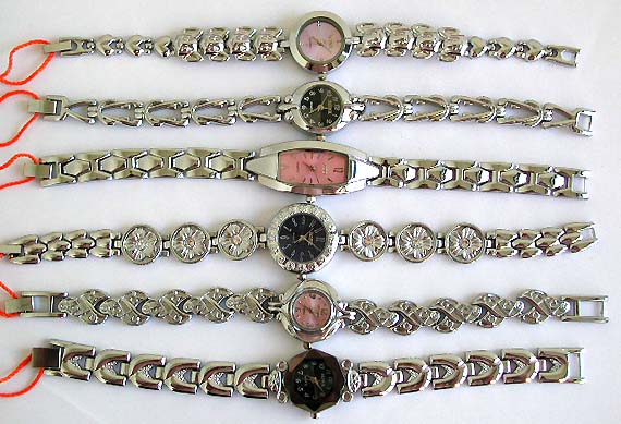 Fashion bracelet watch with assorted clock face and band design