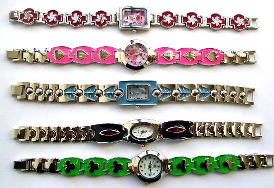 Fashion bracelet watch with assorted enamel color and pattern decor on band