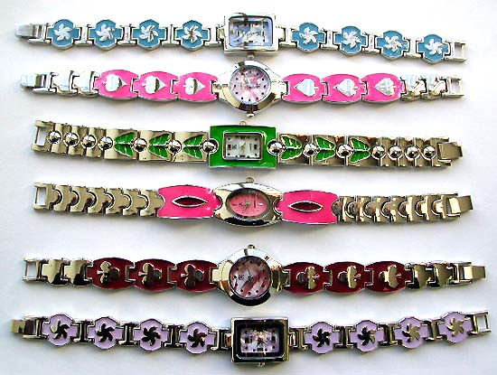 Fashion bracelet watch with assorted enamel color and pattern decor on band