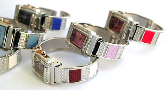 Dotted pattern fashion bangle watch with enamel color decor on both sides