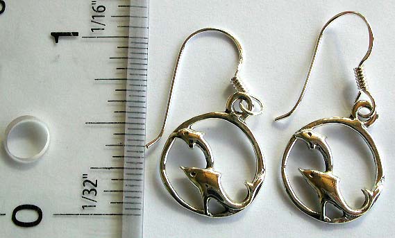 Carved-out double dolphin in circle design sterling silver earring with fish hook for convenience closure
   
  

   

 
 







 

 








 

