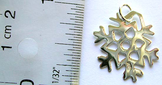 Carved-out snow flake pattern design sterling silver pendant
                  
