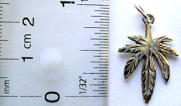 Sterling silver pendant in palm tree pattern design
                  
