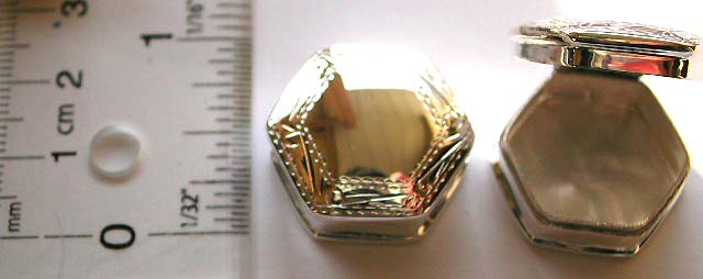 Octagonal shape pill box made of 925. sterling silver with pattern decor on top       
