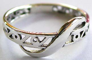 Carved-out mini wave pattern design 925. sterling silver ring with curve pattern decor at center   
