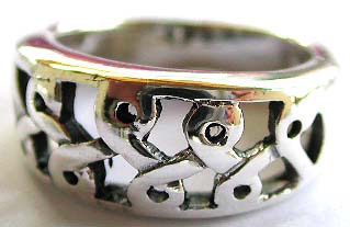 925. sterling silver ring with carved-out twist knot pattern decor at center