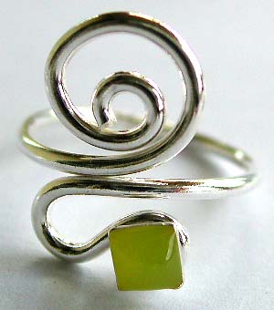 Sterling silver toe ring with curvy spiral pattern design holding a mini square shape yellow bead at center                 
