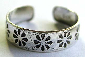 Toe ring made of 925. sterling silver with multi carved-in black flower pattern decor           
