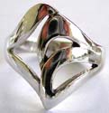 925. sterling silver ring with carved-out pattern decor at center