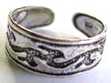 Sterling silver toering with carved-in black snake pattern decor 