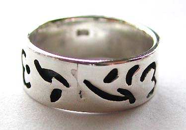 925. sterling silver ring with carved-in black tattoo pattern
