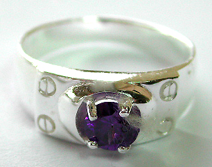 Sterling silver ring with a rounded purple color amethyst stone at center and 4 mini pattern decor on each corner 
