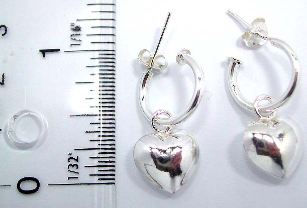 Heart love jewelry direct iomporter wheolsale sterling silver stud earring in C design holding a heart love pattern on bottom