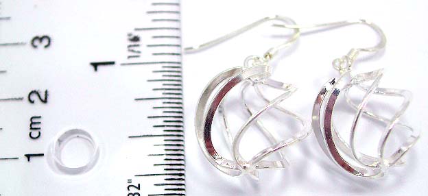 Sterling silver earring in twisted globe shape pattern design with fish hook for convenience closure   