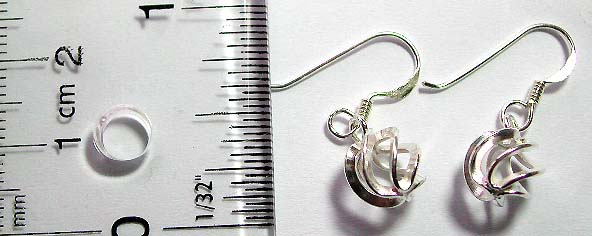 Sterling silver fish hook earring in mini twisted globe shape pattern design        