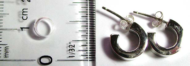 Stud earring made of 925. sterling silver in C shape pattern design        