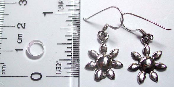 Sterling silver earring in carved-out sun flower pattern