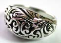 Central widen design sterling silver ring with carved-in floral pattern decor at center
