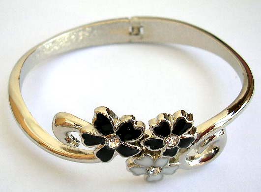 Fashion bangle bracelet with mini clear cz embedded 3 black and white flower pattern