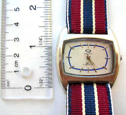 Fashion watch with triple color strip band design
