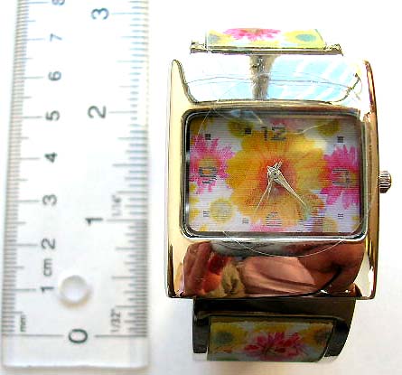 Fashion bangle watch with rectangular clock face design and luminating assorted animal decor on band