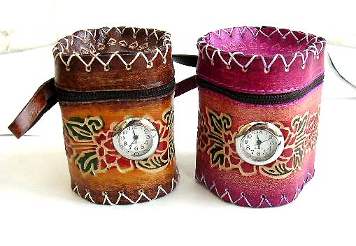 Fashion zipper purse watch in cylinder shape design with flower pattern decor around
