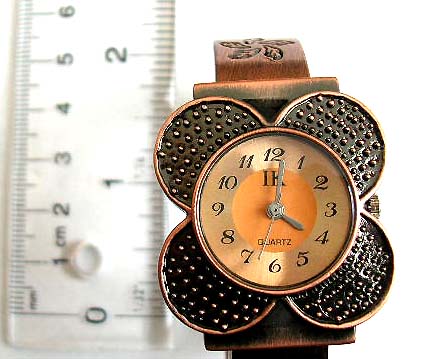 Fashion bronze watch with flower clock face design and carved-in flower pattern decor on band