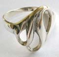 925. sterling silver ring with Curve loop pattern central design