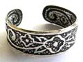 Black sterling silver toe ring with floral pattern design