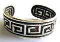 Black sterling silver toe ring with carved-out puzzle pattern design 