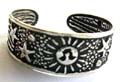 Black dotted sterling silver toe ring with carved-out celestial sun star pattern design 