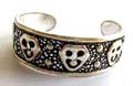 Sterling silver toe ring with dottedcarved-out happy face pattern design 