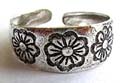 925. sterling silver toe ring with multi carved-in daisy flower pattern design 