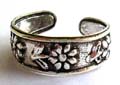 925. sterling silver toe ring with multi carved-out flower with leaf pattern design 