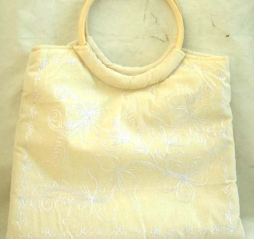 Fashion bali hand made cotton hand bag with embroidary flower decor and ratton handle for comfortable holding, padded